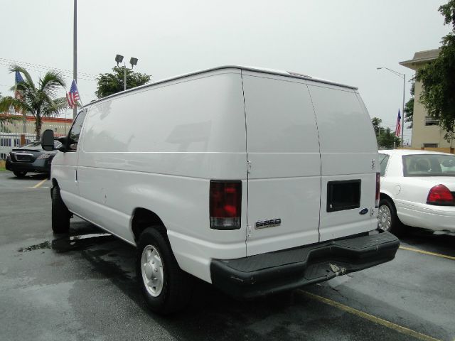 Ford E250 2008 photo 4