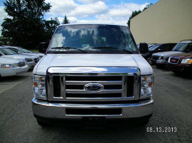 Ford E250 2009 photo 2