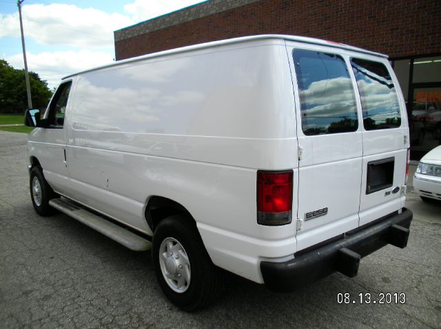 Ford E250 2009 photo 3