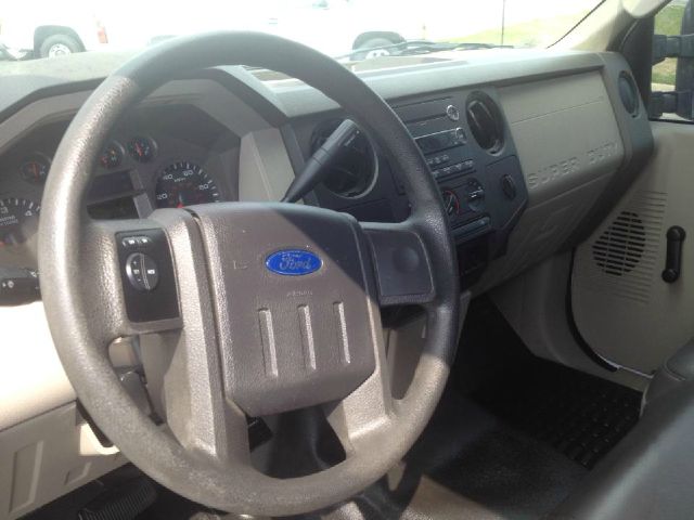 Ford E250 2010 photo 2