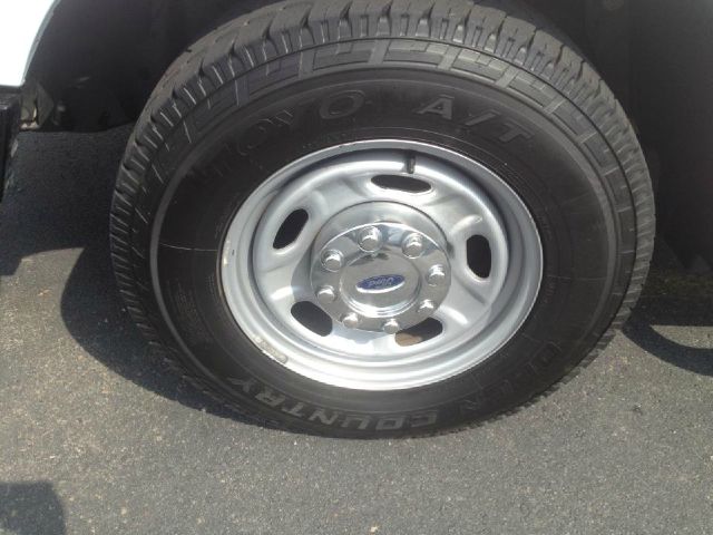 Ford E250 2010 photo 3