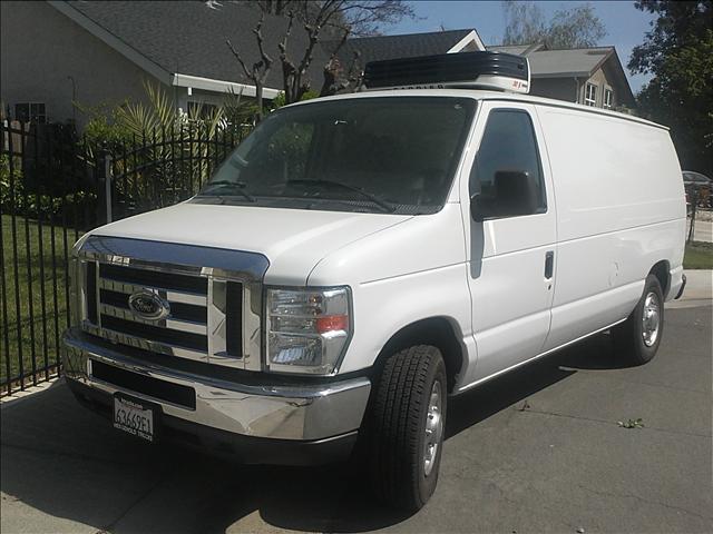 Ford E250 2010 photo 1