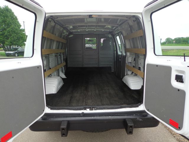 Ford E250 2012 photo 2