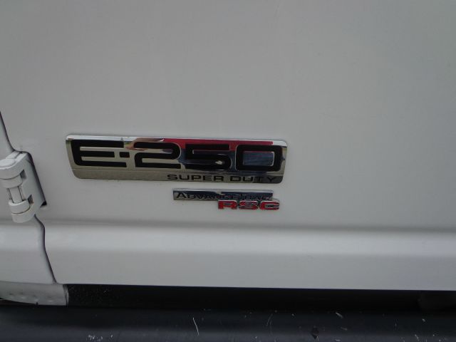 Ford E250 2012 photo 6
