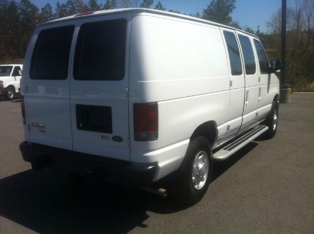 Ford E250 2012 photo 2