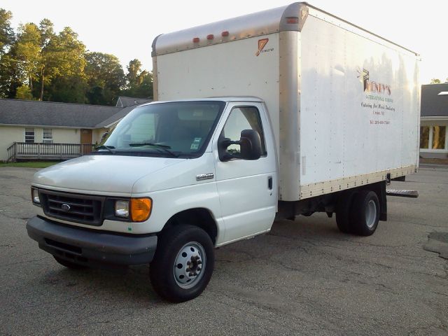 Ford E350 2006 photo 4