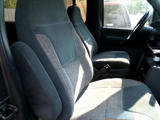 Ford E350 Wagon 1993 photo 3
