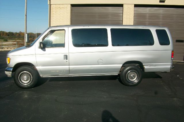 Ford E350 Wagon 1994 photo 1