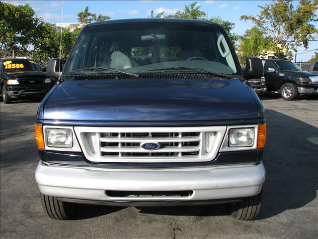 Ford E350 Wagon 2004 photo 1