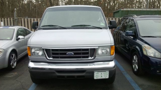 Ford E350 Wagon Custom 1600 Down Passenger Van