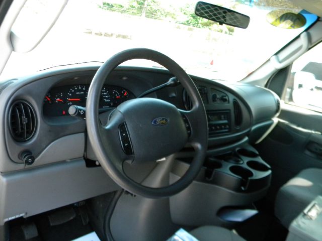Ford E350 Wagon 2007 photo 17