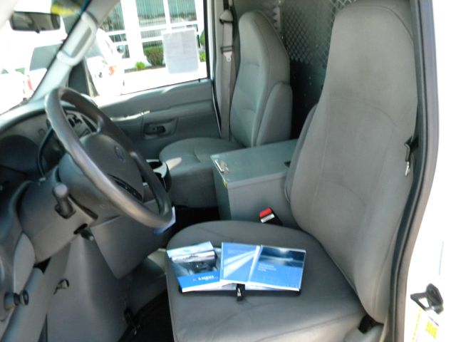 Ford E350 Wagon 2007 photo 2