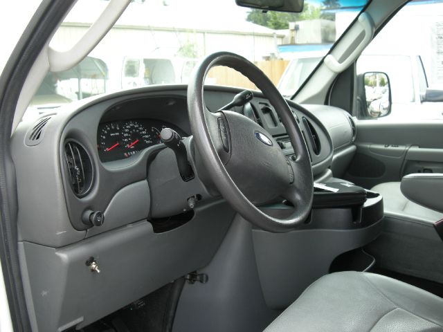 Ford E350 Wagon 2008 photo 3