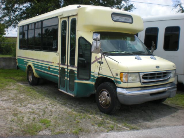 Ford E450 2000 photo 1