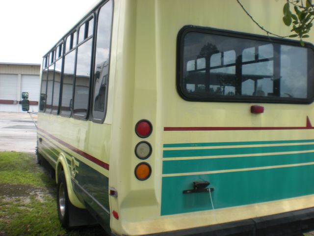 Ford E450 2000 photo 2