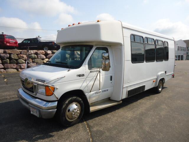 Ford E450 2004 photo 1