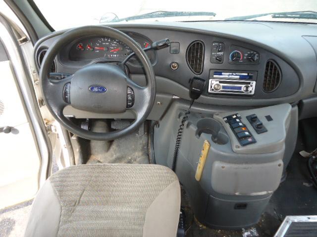 Ford E450 2004 photo 3