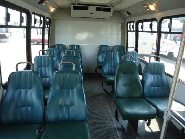 Ford E450 2004 photo 4