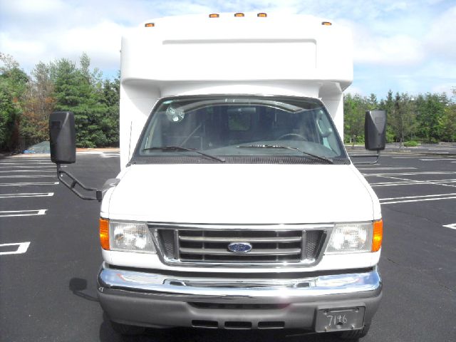 Ford E450 2006 photo 3