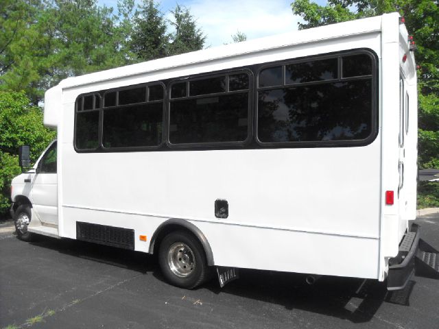 Ford E450 2006 photo 4