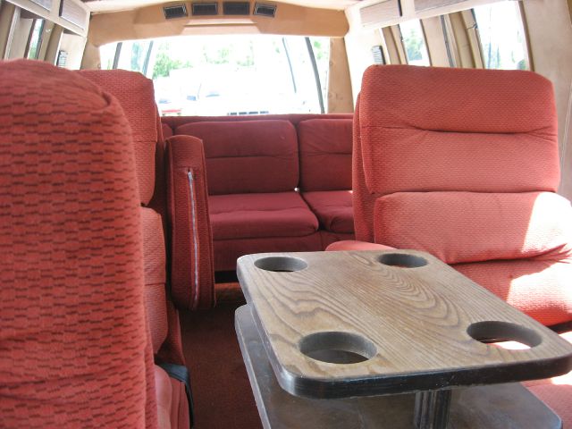 Ford Econoline 1983 photo 1