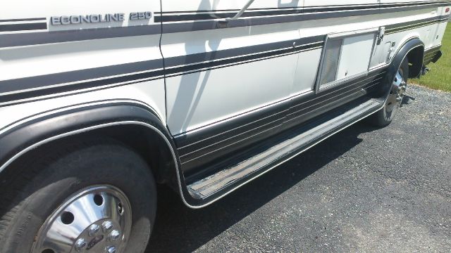 Ford Econoline SE 5 Ft Passenger Van