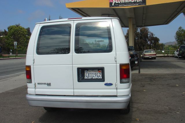 Ford Econoline 328 Ci Passenger Van