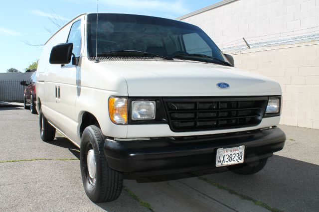 Ford Econoline 328 Ci Cargo Van