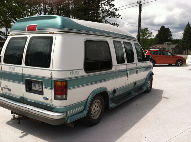 Ford Econoline 328 Ci Passenger Van