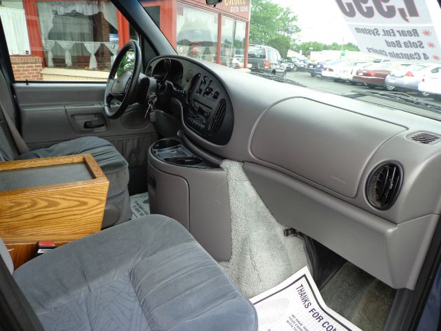 Ford Econoline 1997 photo 19