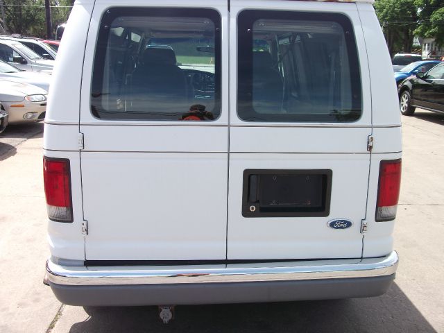 Ford Econoline 328 Ci Passenger Van
