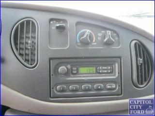 Ford Econoline 1998 photo 1