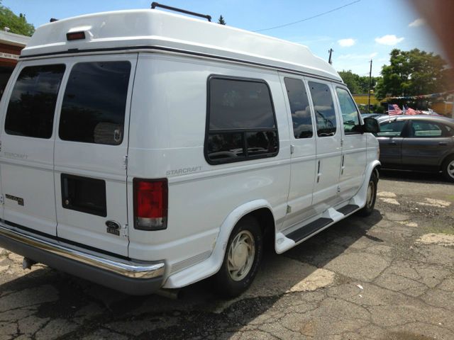 Ford Econoline 1998 photo 1