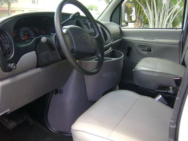 Ford Econoline 1999 photo 1