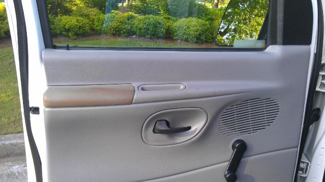 Ford Econoline 1999 photo 7