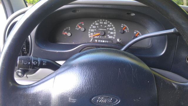 Ford Econoline 1999 photo 9