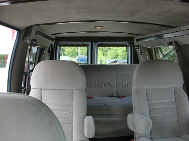 Ford Econoline Ext Cab 125.9 Inch WB 4WD 4x4 Passenger Van