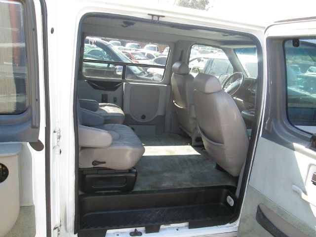 Ford Econoline 328 Ci Passenger Van