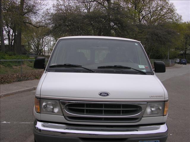 Ford Econoline 1999 photo 1