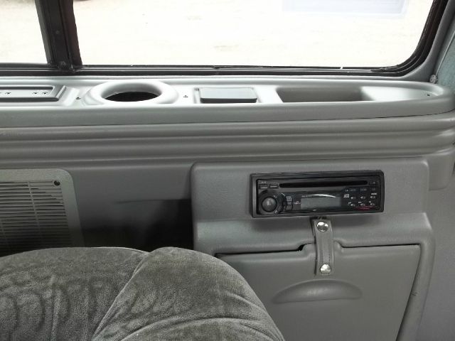 Ford Econoline 2000 photo 3