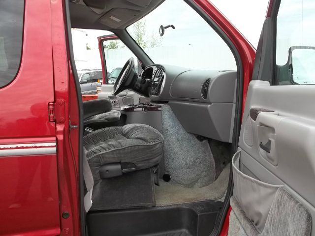 Ford Econoline 2000 photo 4
