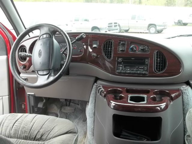 Ford Econoline 2000 photo 6