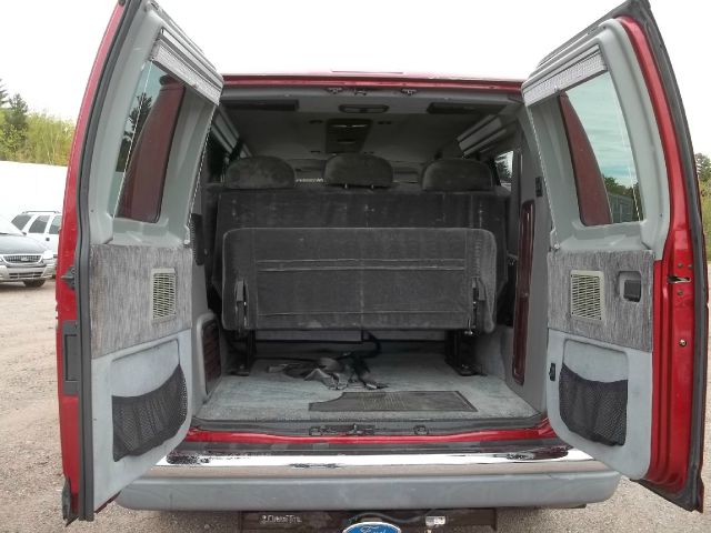 Ford Econoline 2000 photo 9