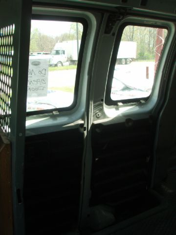 Ford Econoline 2500 135 WB RWD Passenger Van