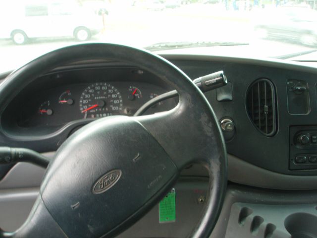 Ford Econoline 2000 photo 40