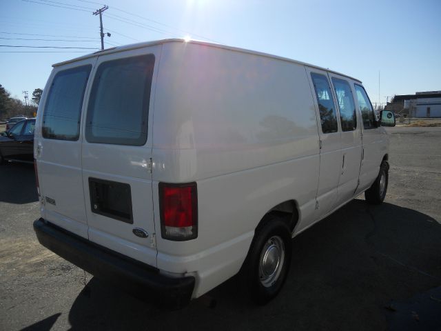 Ford Econoline 2000 photo 4