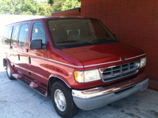 Ford Econoline 2000 photo 2