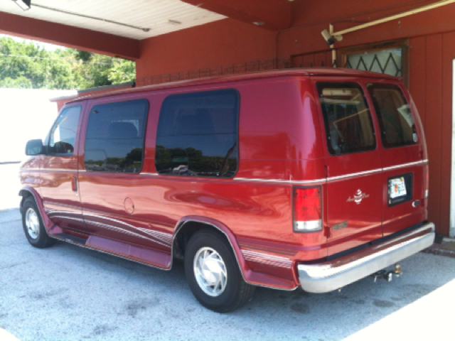 Ford Econoline 2000 photo 4