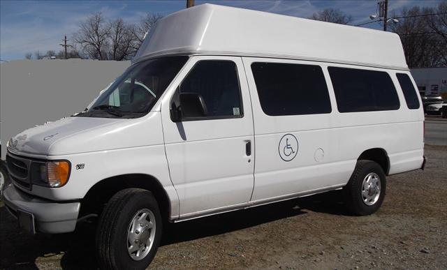 Ford Econoline 2000 photo 1