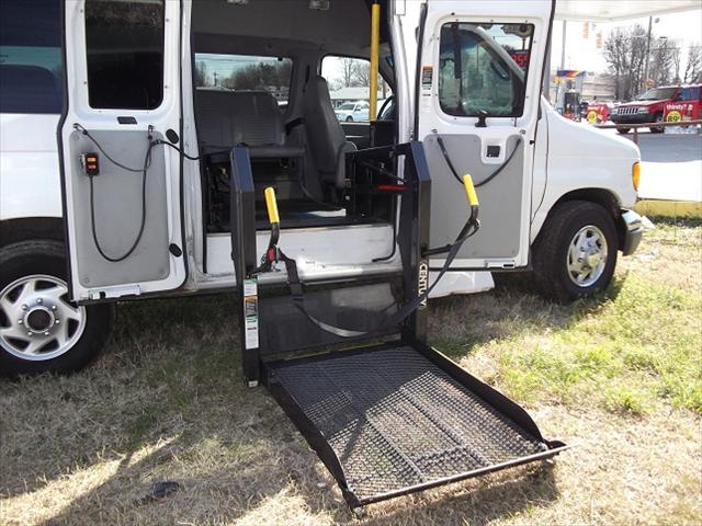 Ford Econoline 2000 photo 3